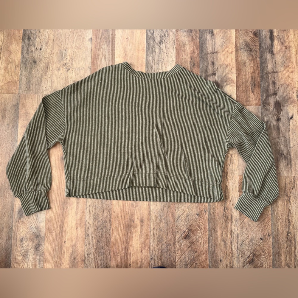 long sleeve striped crop top